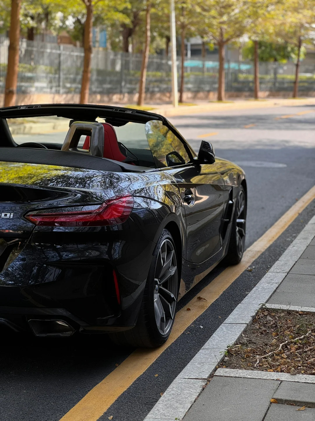 适合年轻人的第一台小跑车｜Z4 M40i你永远不会需要，但又很想要的两门两座小跑