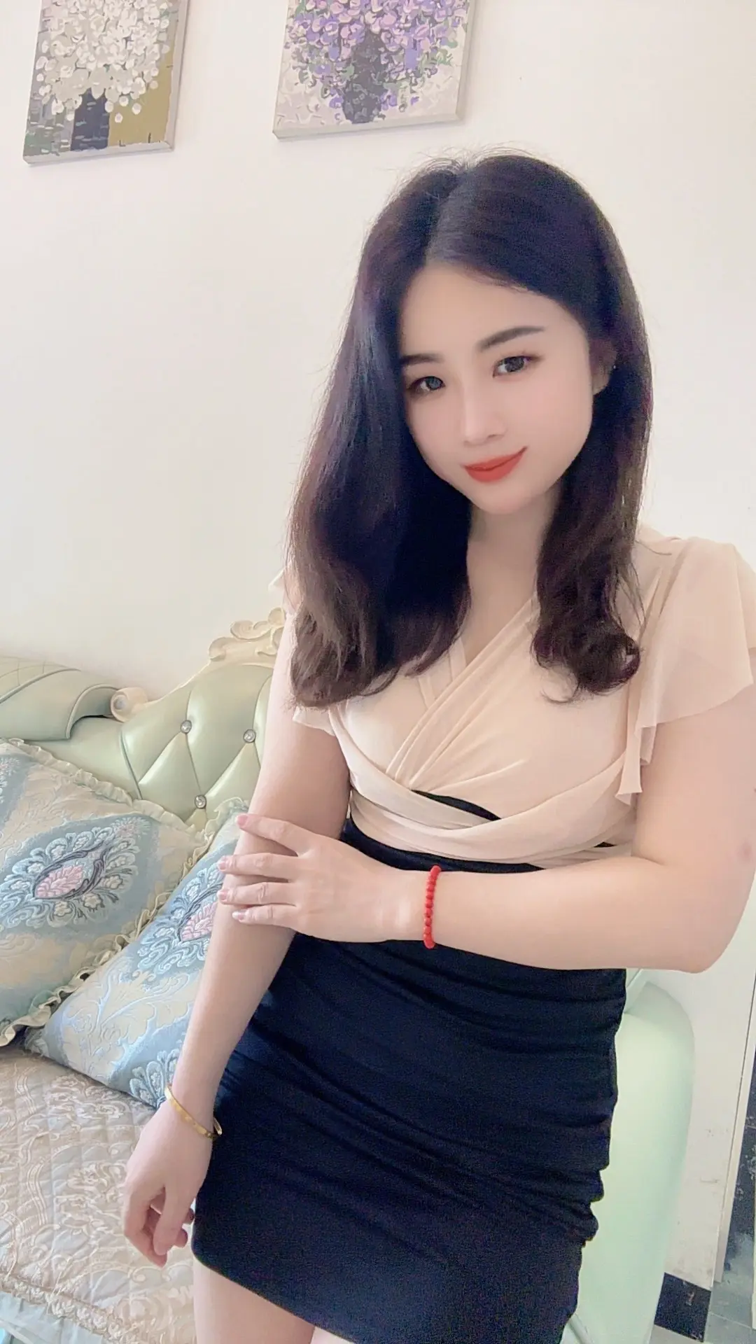 什么是幸福，你穷了有人陪着你，你累了有人心疼你，你病了有人照顾你，你错...