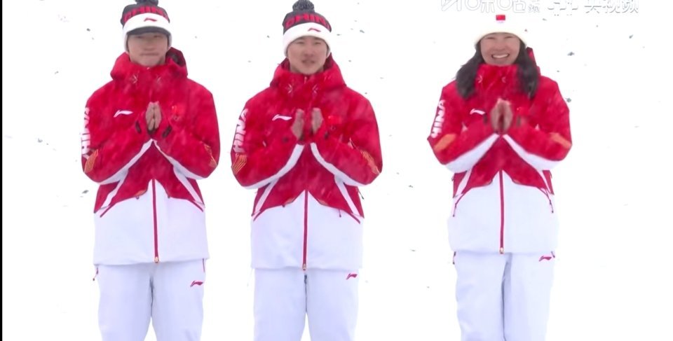 徐梦桃说这是我第一块铜牌  徐梦桃说这是她第一块铜牌，笑着笑着就破防了。从银牌到