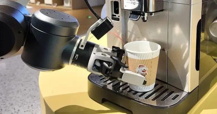 與Generalist頂峰相見，30天狂吸30億，千尋智能做對了什么？