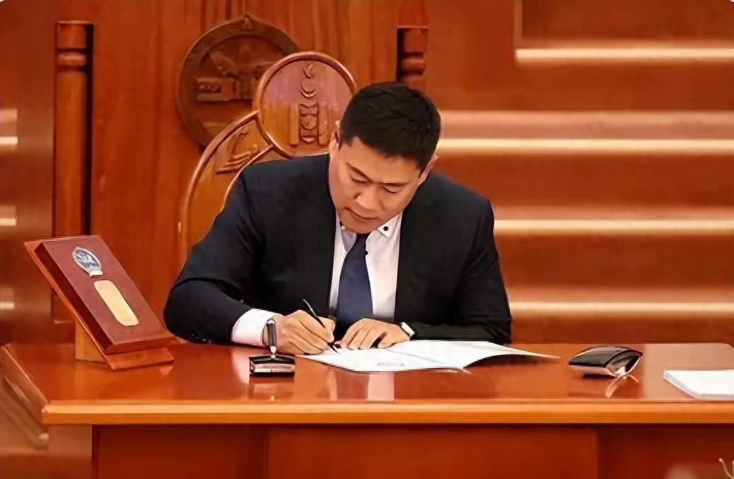 奥云额尔突然被解职，蒙古亲美策略失败，美国稀土转移又没着落了

6月3日，蒙古总