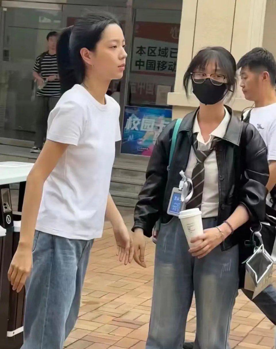 庄达菲侧脸确实有东西 ​​​