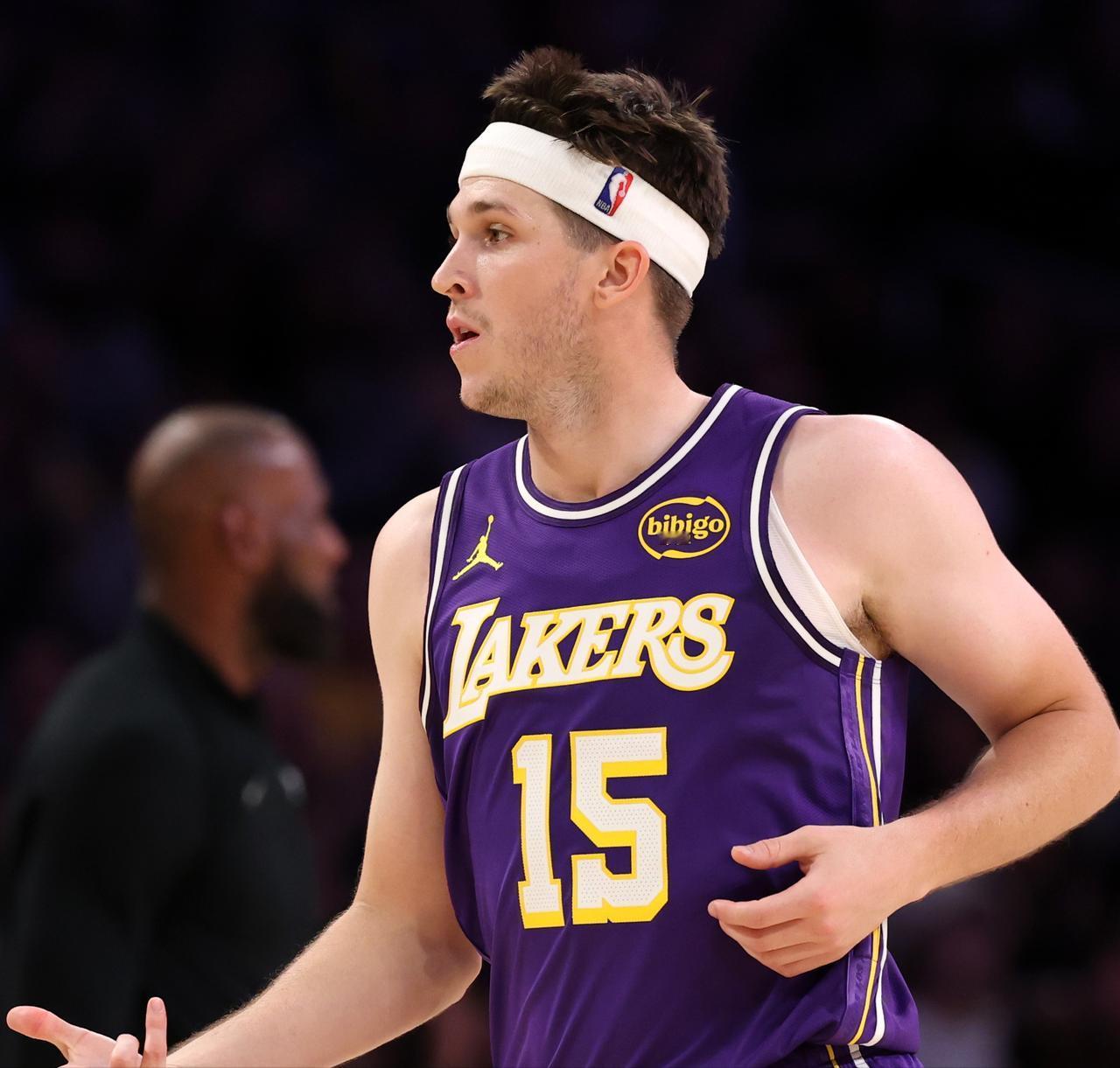 湖人G5伤病报告：
里夫斯（左侧腹斜肌拉伤）出战成疑
东契奇（左腿筋拉伤）缺席比