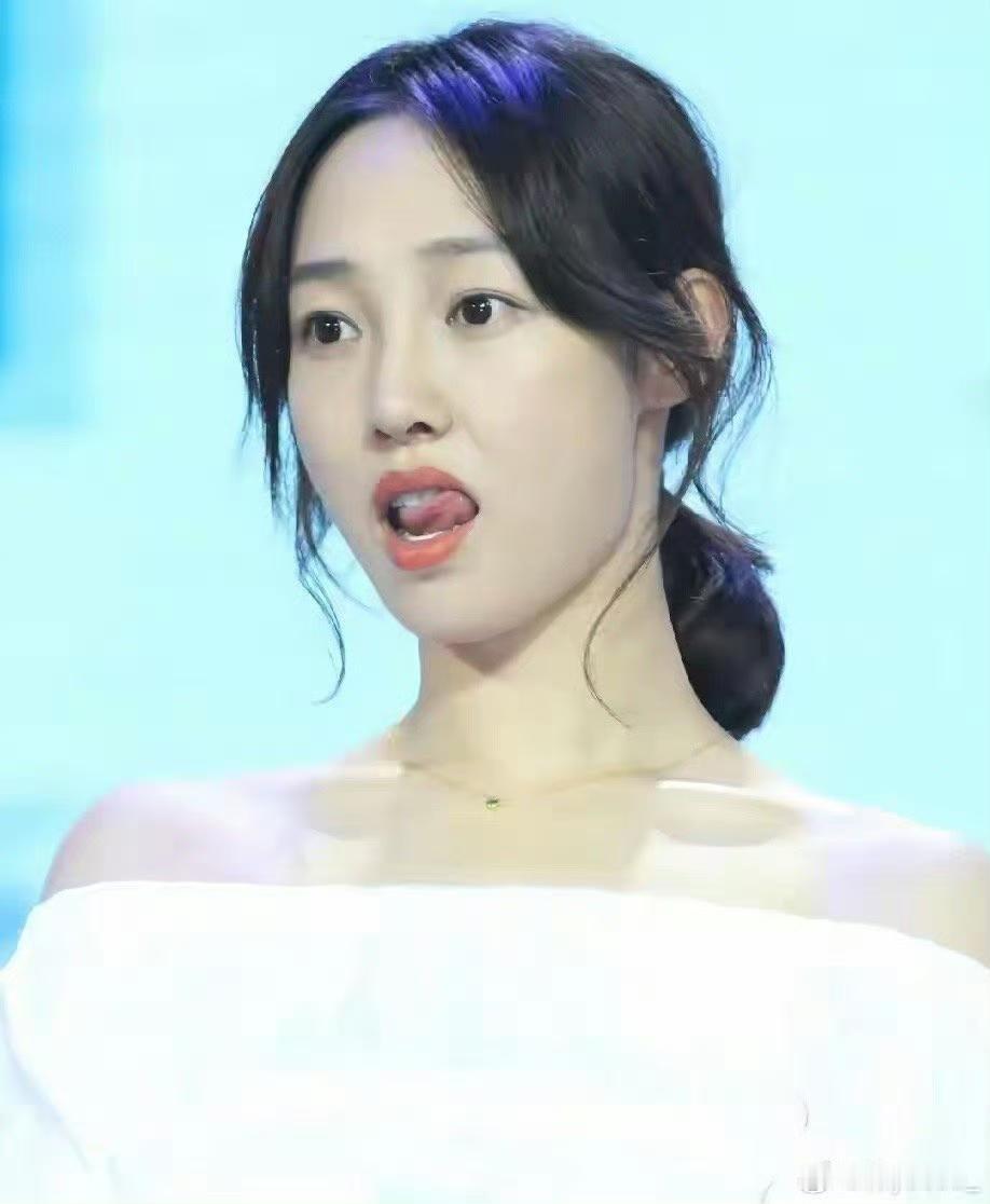 聊天记录真的自己锤自己，本来偏向白百何的舆论逐渐偏移。

从聊天记录看里看，釜山