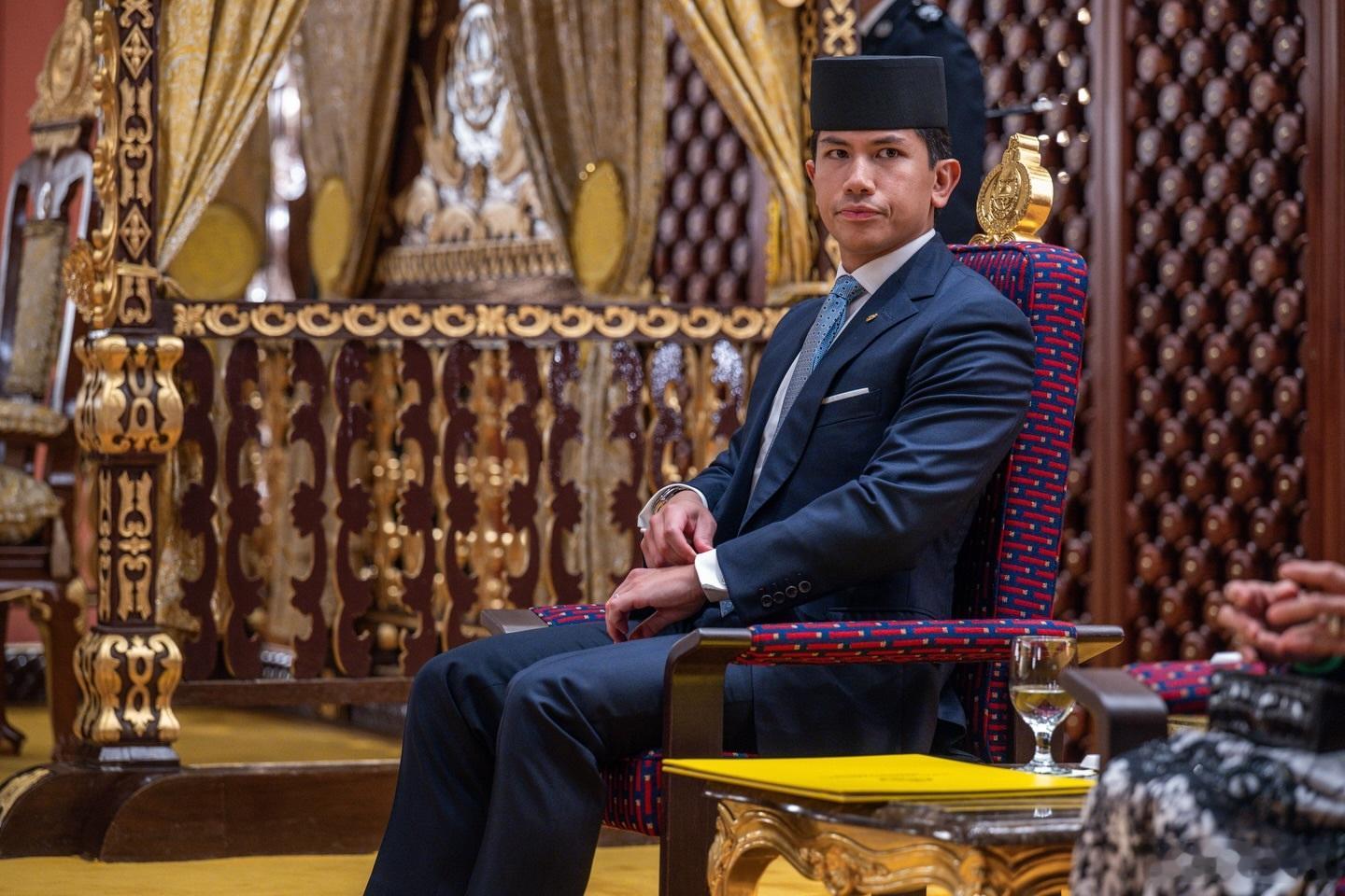 文莱王室 🇧🇳文莱外交部长阿卜杜尔·马丁王子正式新官上任世界各国王室外交部长