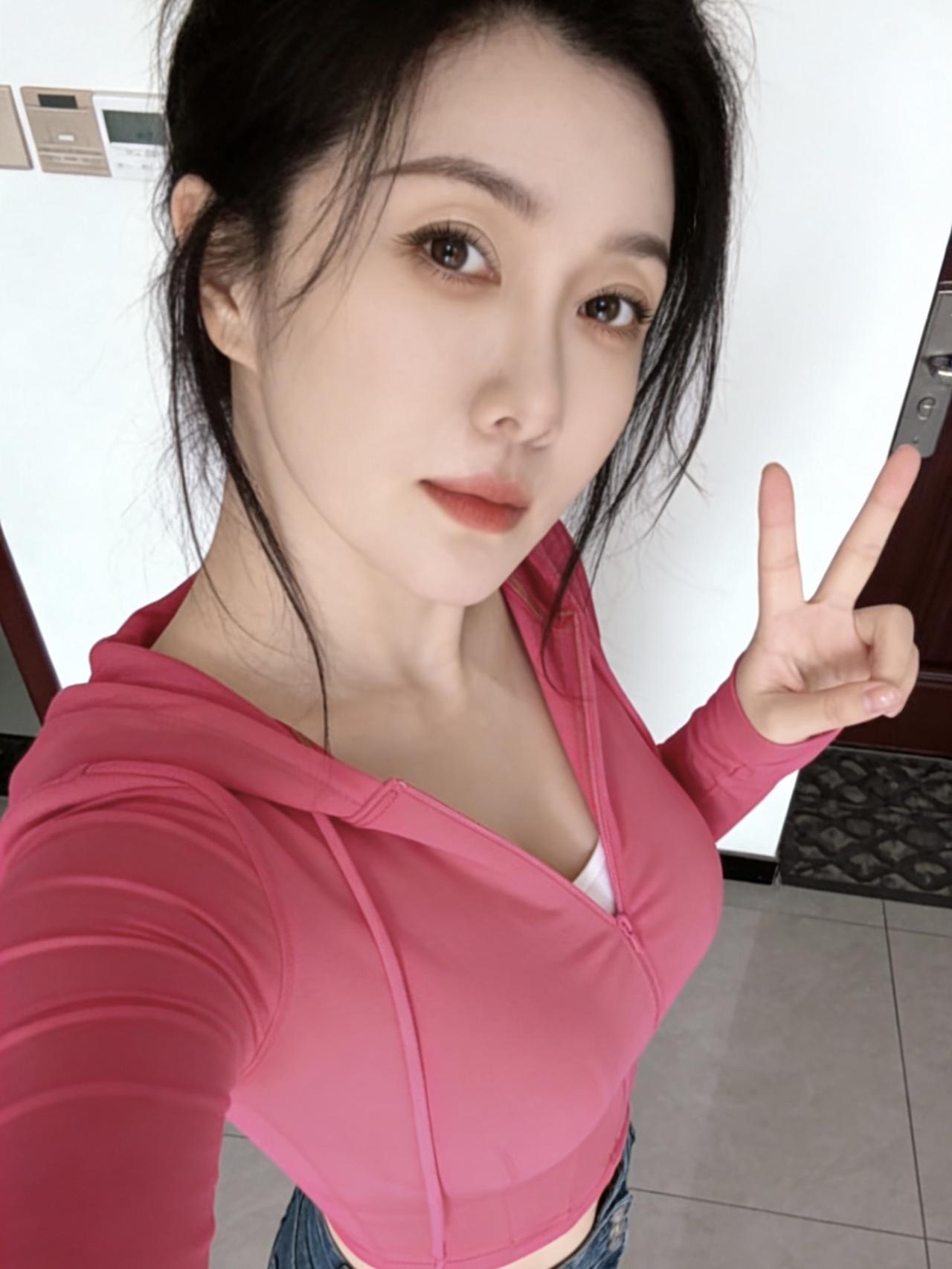 不知这个世界本身就是这样，还是自己本身就错了。

曾经的我，总是害怕失去别人，却