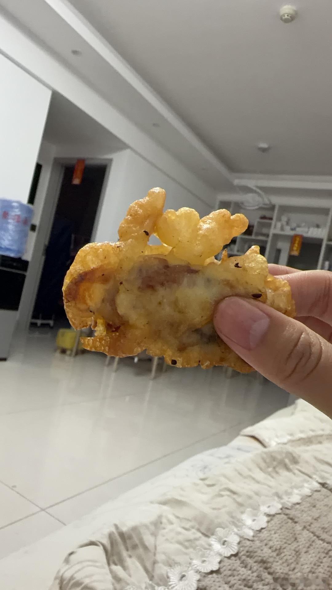 爸妈给的茄盒，馅是瘦肉+鱼肉，我真的好爱！刚好睡着了半个小时 然后醒来去搭队友，