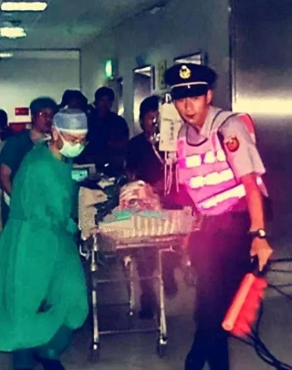 这是臭名昭著的大叛徒卓长仁执行死刑后，对他器官摘除时拍下的照片，1983 年，卓
