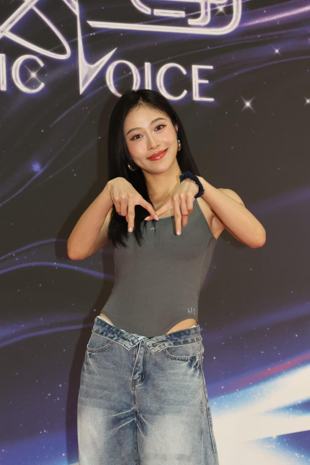 星岛：庄子璇首次亮相见面会唱歌走音倪乐琳与宋宛颖拍《Lucky Star》MV插