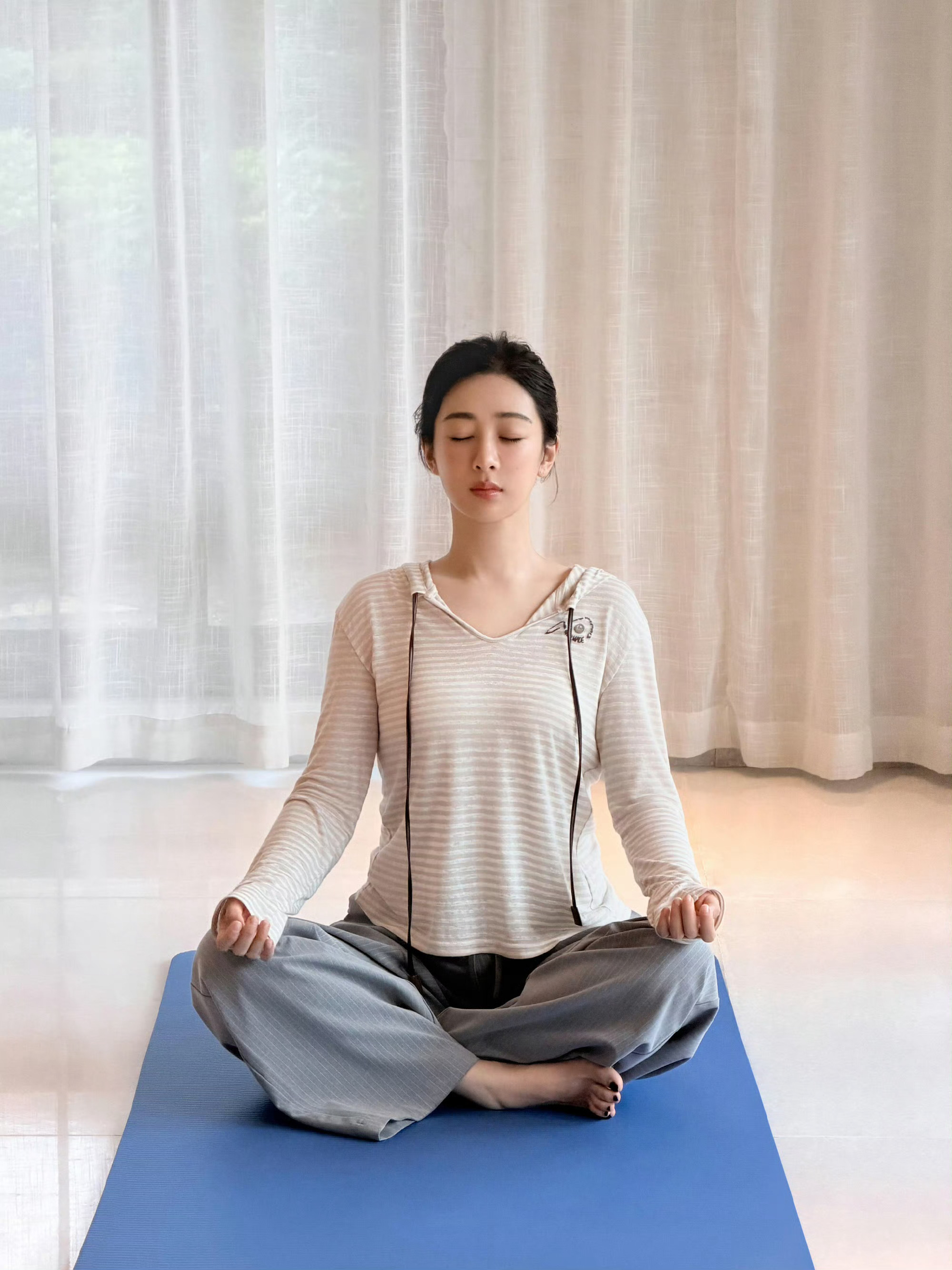 杨紫[超话]杨紫董竹君💜杨紫玉兰花开君再来拾起生活中熠熠生辉的碎片，在枯燥乏味