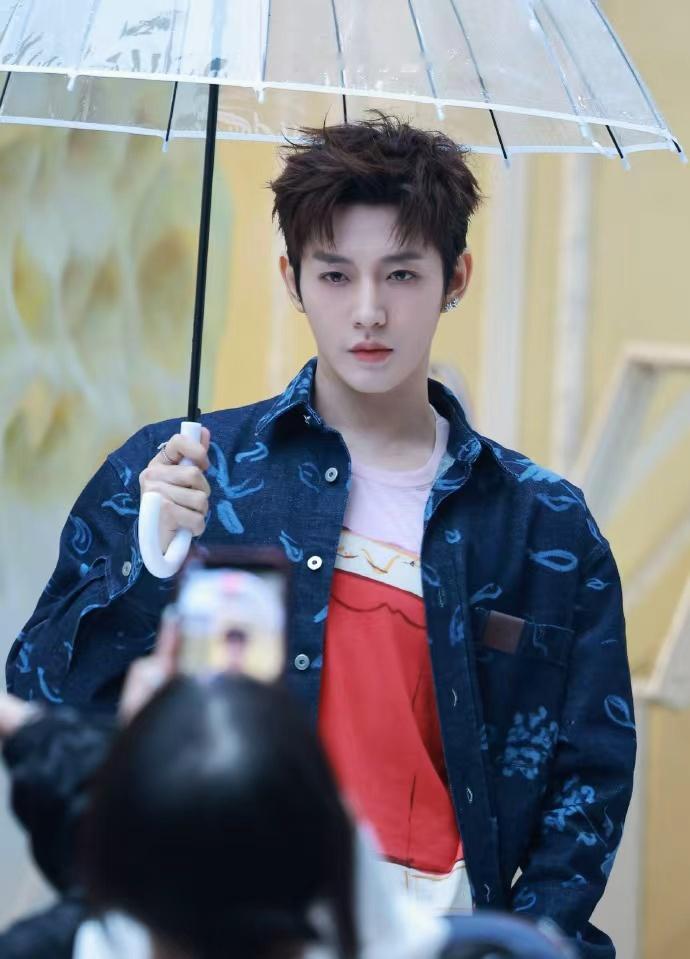 迪丽热巴邓为迪奥生图迪丽热巴邓为同场迪奥活动 迪丽热巴邓为同场迪奥活动，迪丽热巴