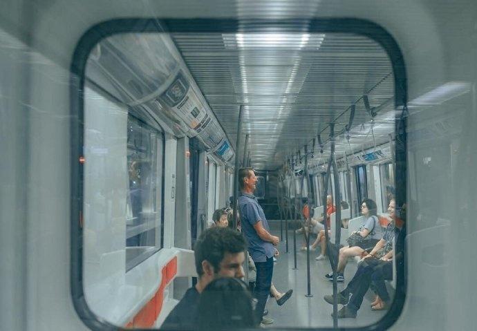 美菌为了鱿泰国的扩张利益，付出了巨大的代价，这不仅违背了懂王上台前“美国优先”的