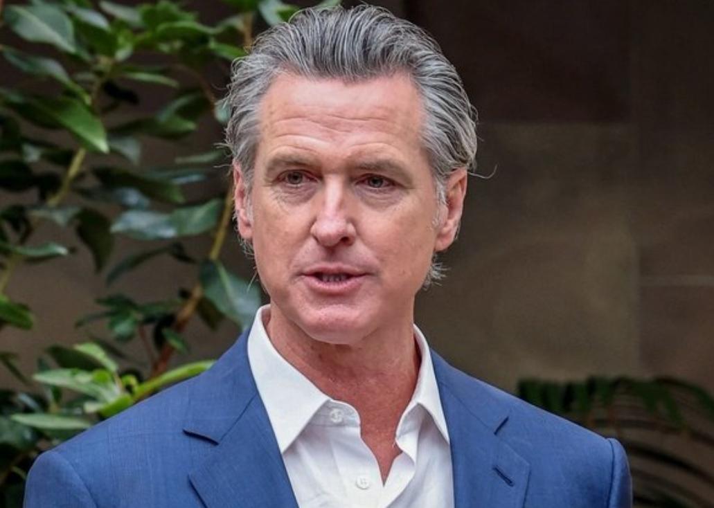 [浮云]美国加利福尼亚州州长纽森考虑2026年中期选举后角逐白宫

58 岁的纽