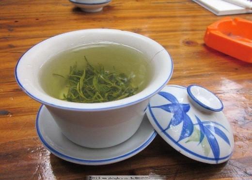 《中国茶赋》

枫林红叶

华夏茶香，千载流芳。六类分章，韵各昭彰。
且看绿茶，