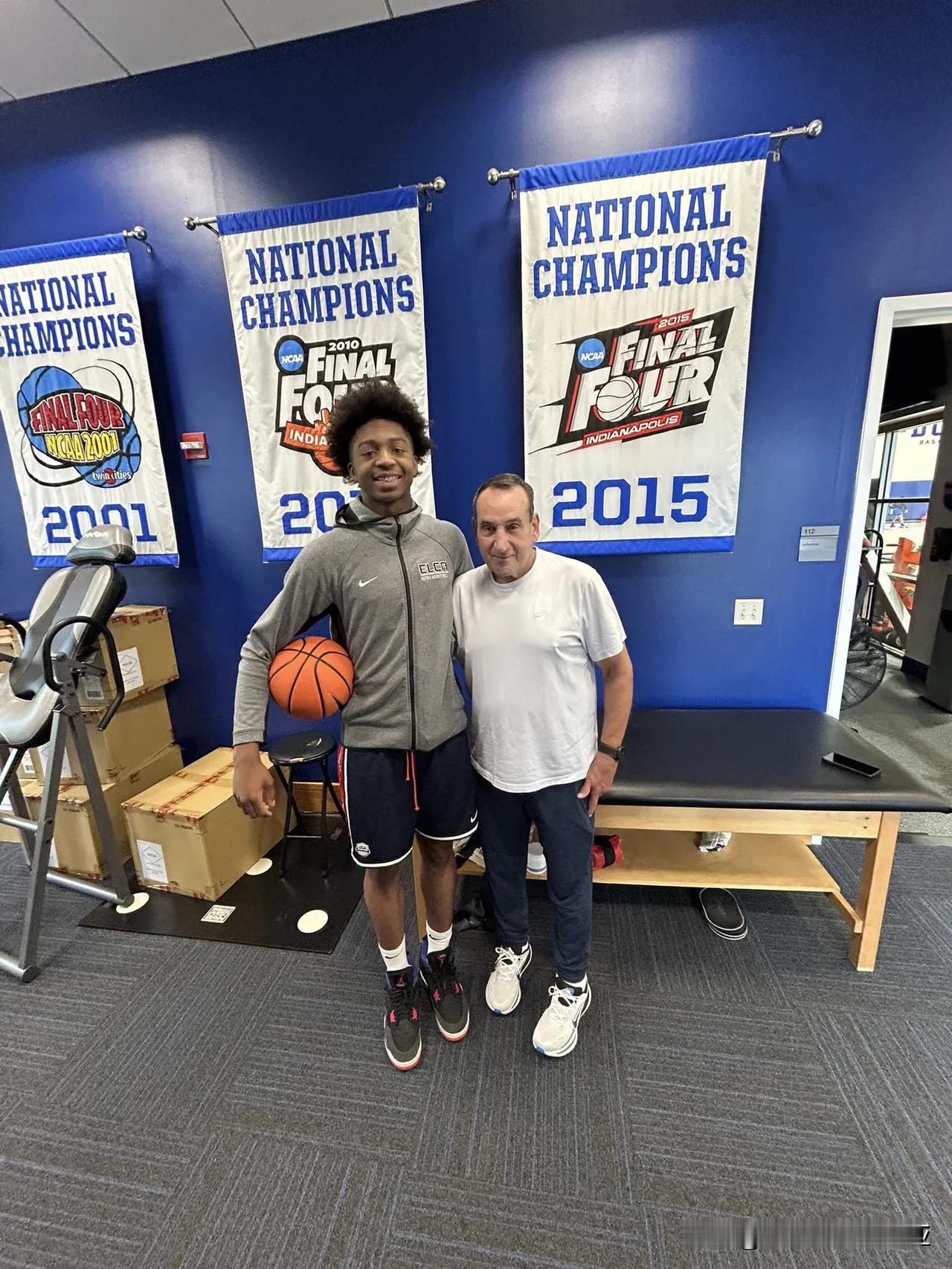 五星前锋AJ Williams非正式访问杜克大学，来自佐治亚州，ESPN官网排名