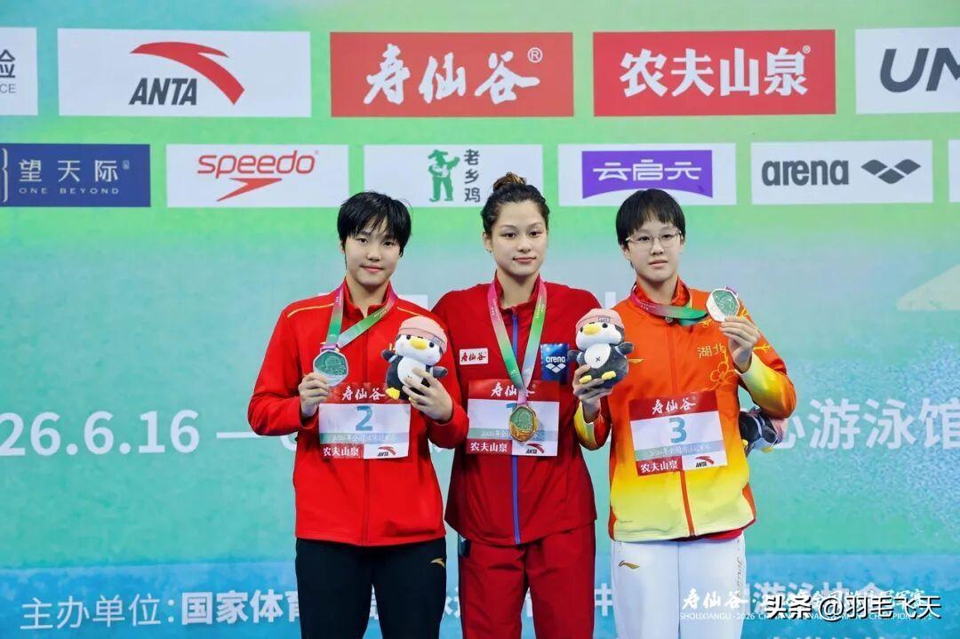 余依婷余嘉豪双星闪耀
北京时间6月17日，全国游泳冠军赛第二个比赛日，余依婷2分