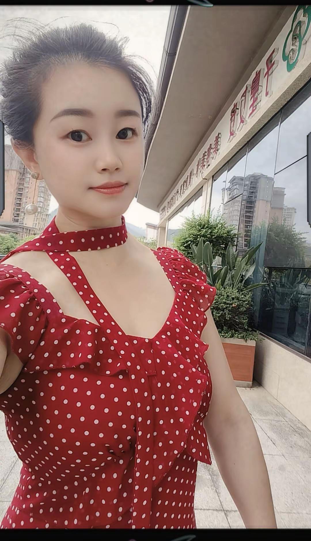 姐也好，姨也罢，每个阶段的云都有不同的形状。关键是心里那盏灯不能灭——要温柔，要
