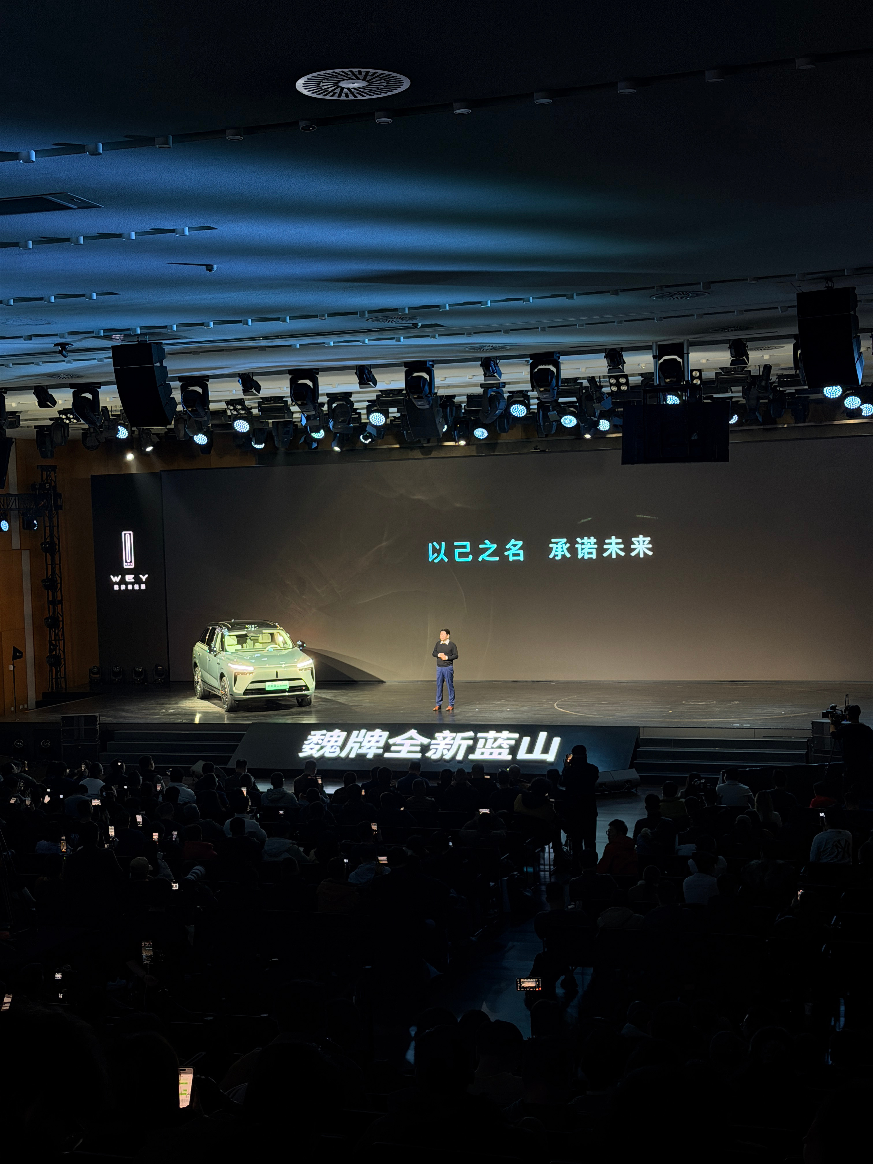 魏总又是脱稿的一天蓝山vla大模型上车首秀 保定·长城汽车技术中心