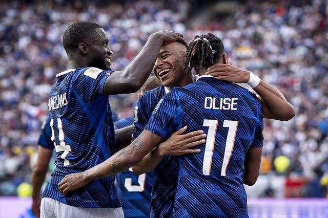 世界杯1/16决赛，法国3-0完胜瑞典，晋级下一轮。在赛后，供稿《瑞典日报》的记