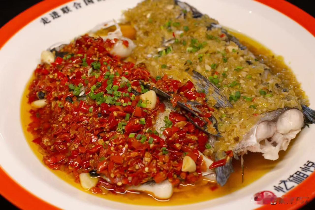 如果说双椒鱼头和红烧猪蹄是湘菜中的典型代表，应该没人反对吧！