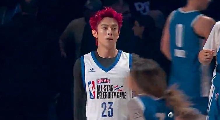 王鹤棣突破太阳老板 造犯规成功，可惜两次罚球没能命中，继续加油！NBA全明星名人