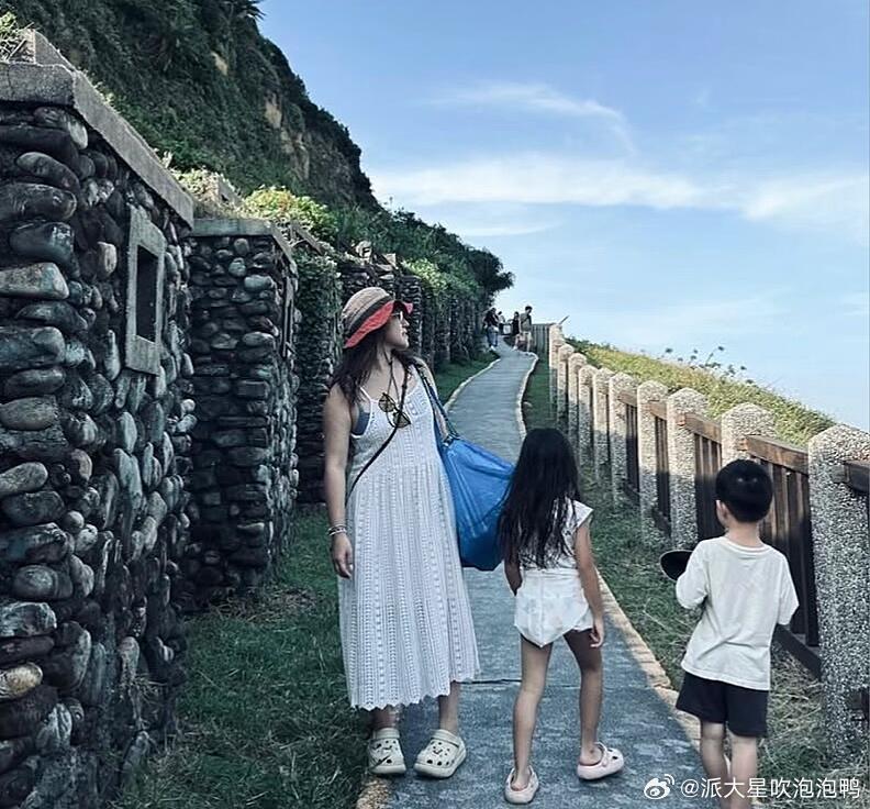 谢依霖自曝酒后和老公狂恋 太爱谢依霖的松弛感！自由又通透，一看就是被爱包围的样子