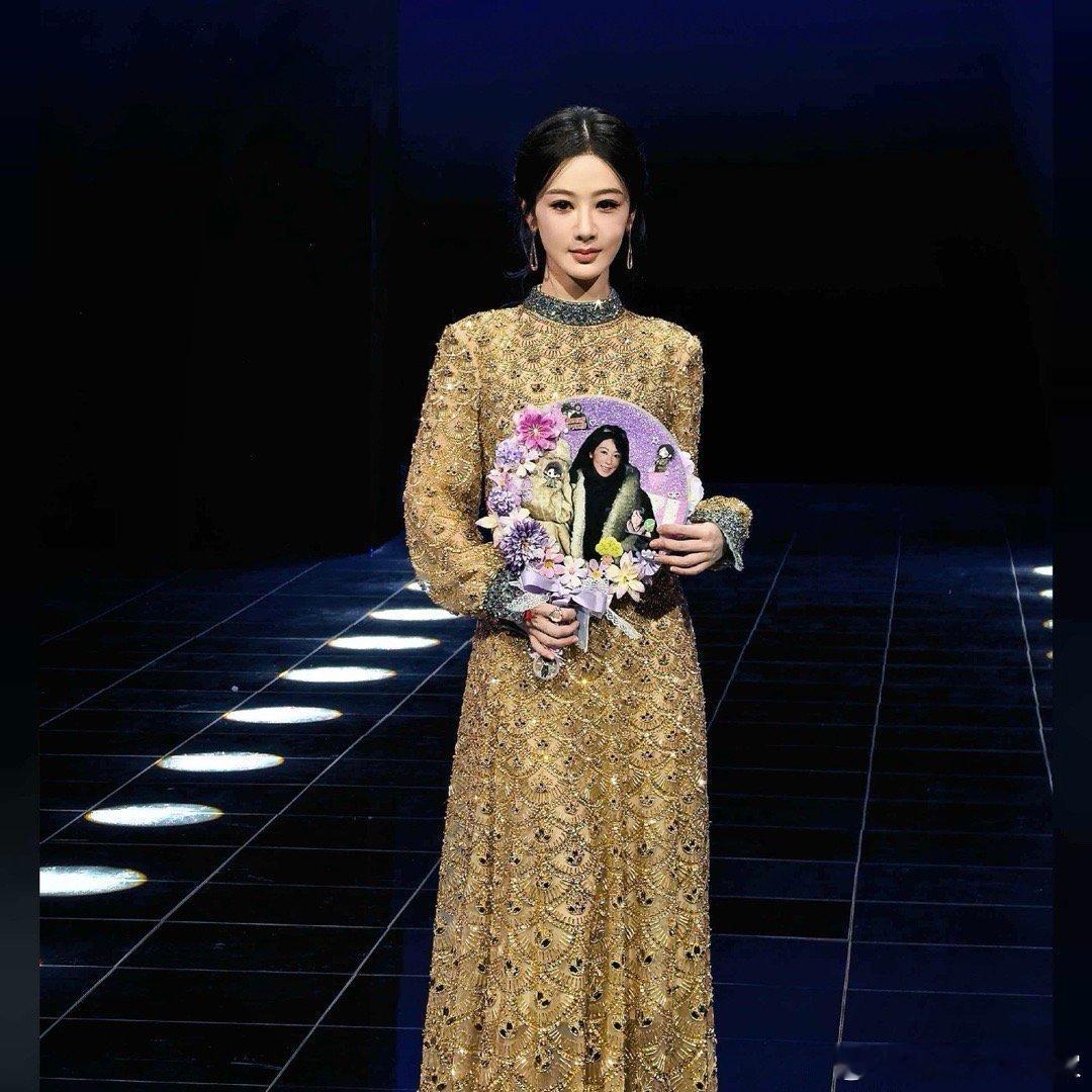 不敢想这是我能拍出的照片 人堆里举着手机乱按快门，手抖到对焦失败，压根没想着能出