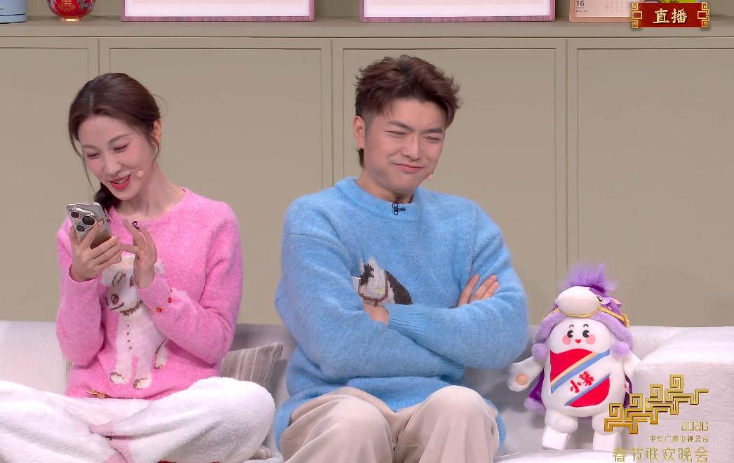 今年的春晚虽然没有相声这种传统的艺术形式，小品也少了，但是增加不少新的艺术形式，