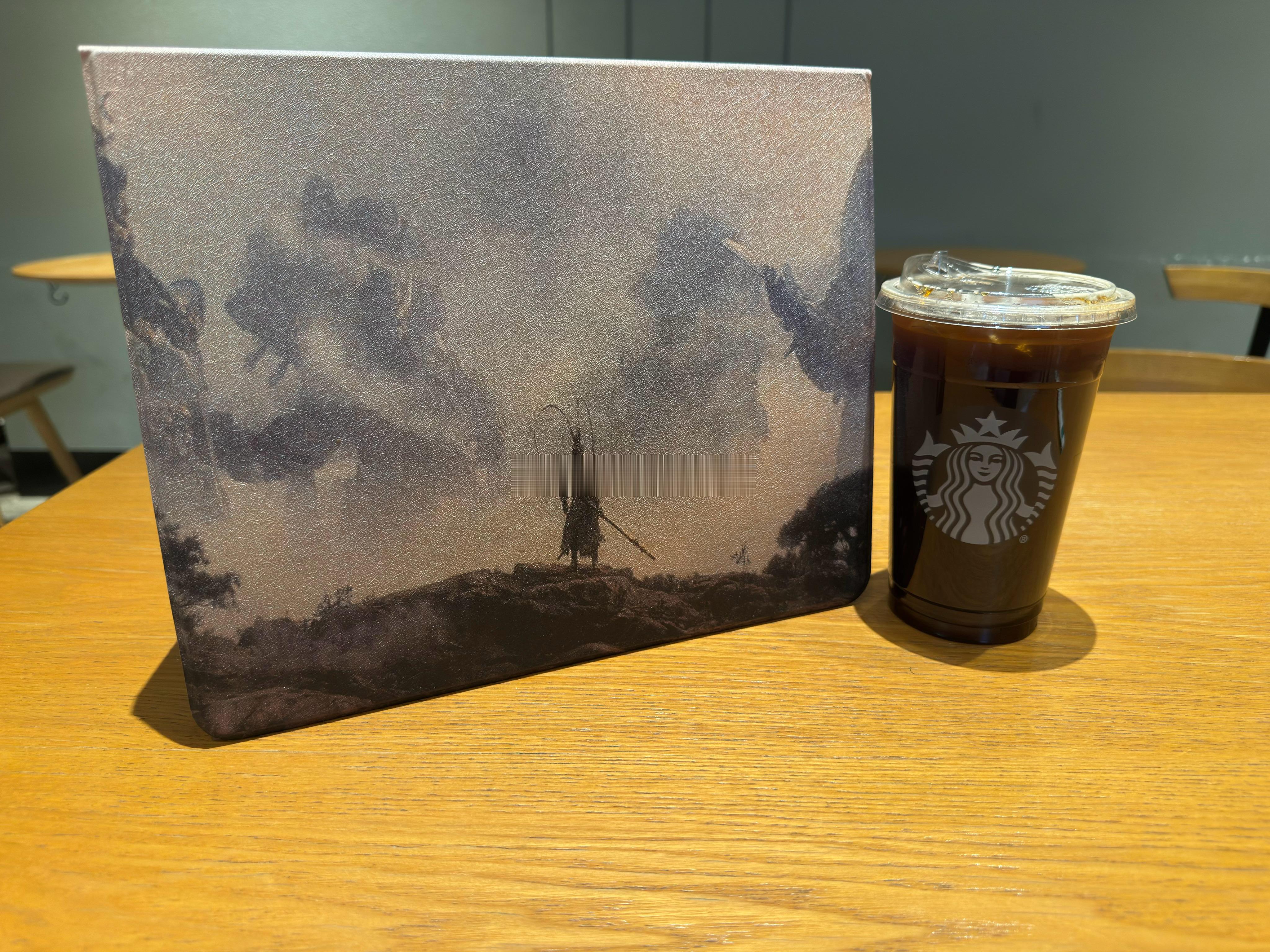 星巴克中国  点一杯冰美式，赴一场松弛的午后之约。把烦心事丢掉，腾出地方装鲜花。