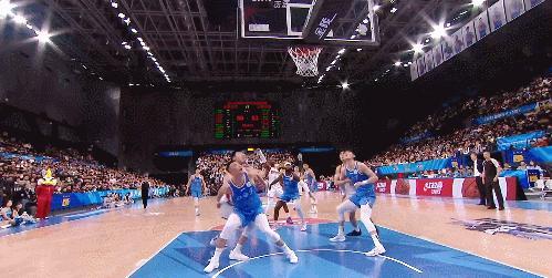 北京男篮vs山西男篮 迪亚洛两罚中一，山西抢到二次进攻机会，张宁这球杀死比赛？ 