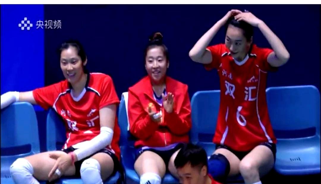 朱婷国内赛场暂别战刚结束，今晚就要飞意大利科内利亚诺了！  
 

这次她带河南