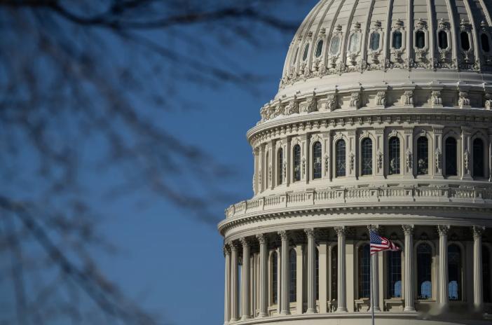这次美国联邦政府部分关门已经正式结束。特朗普在周二晚间签署了他与参议院民主党协商