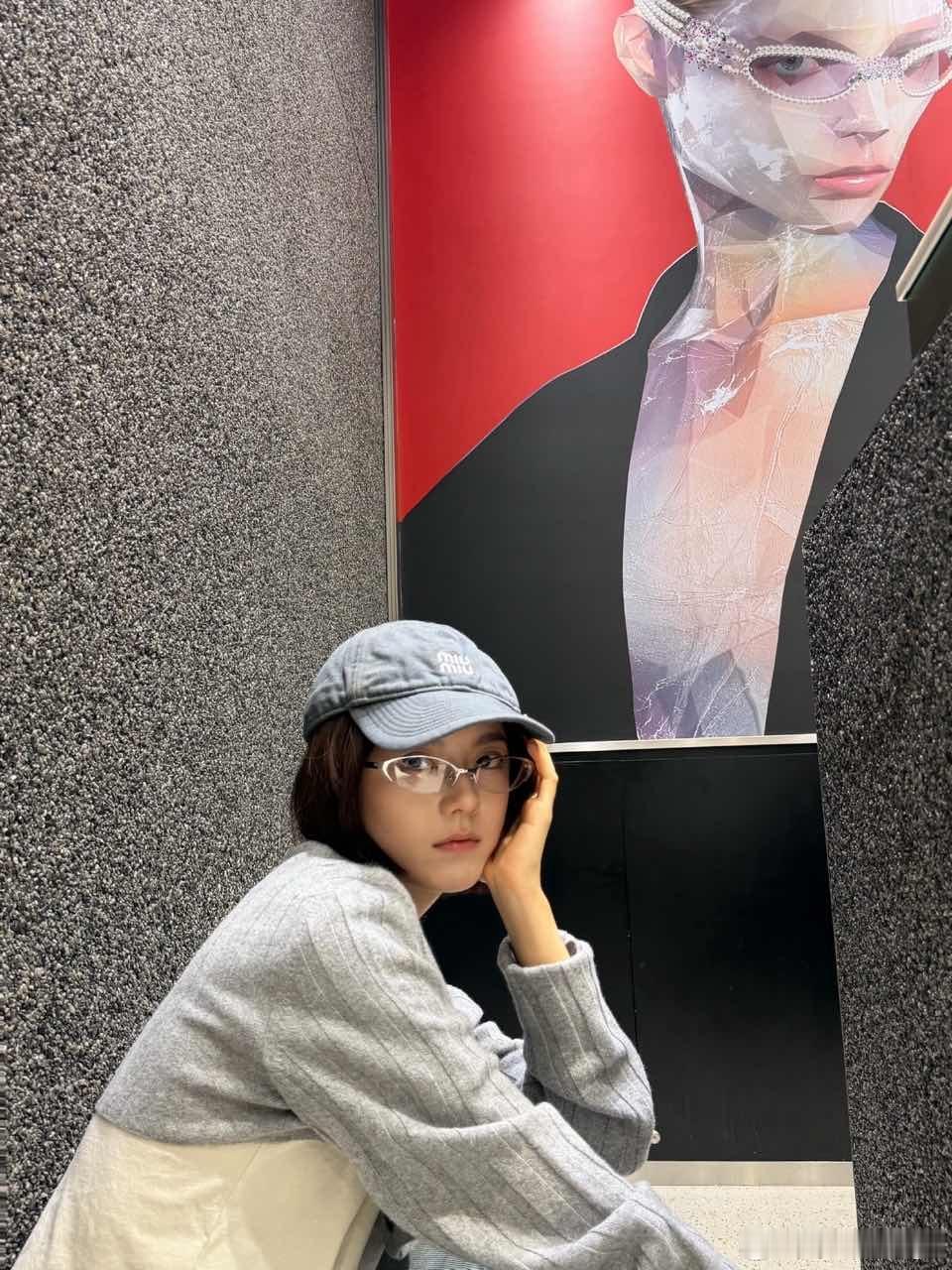 娱乐赵今麦看镜头六宫格赵今麦看镜头 赵今麦看镜头，好美萌 