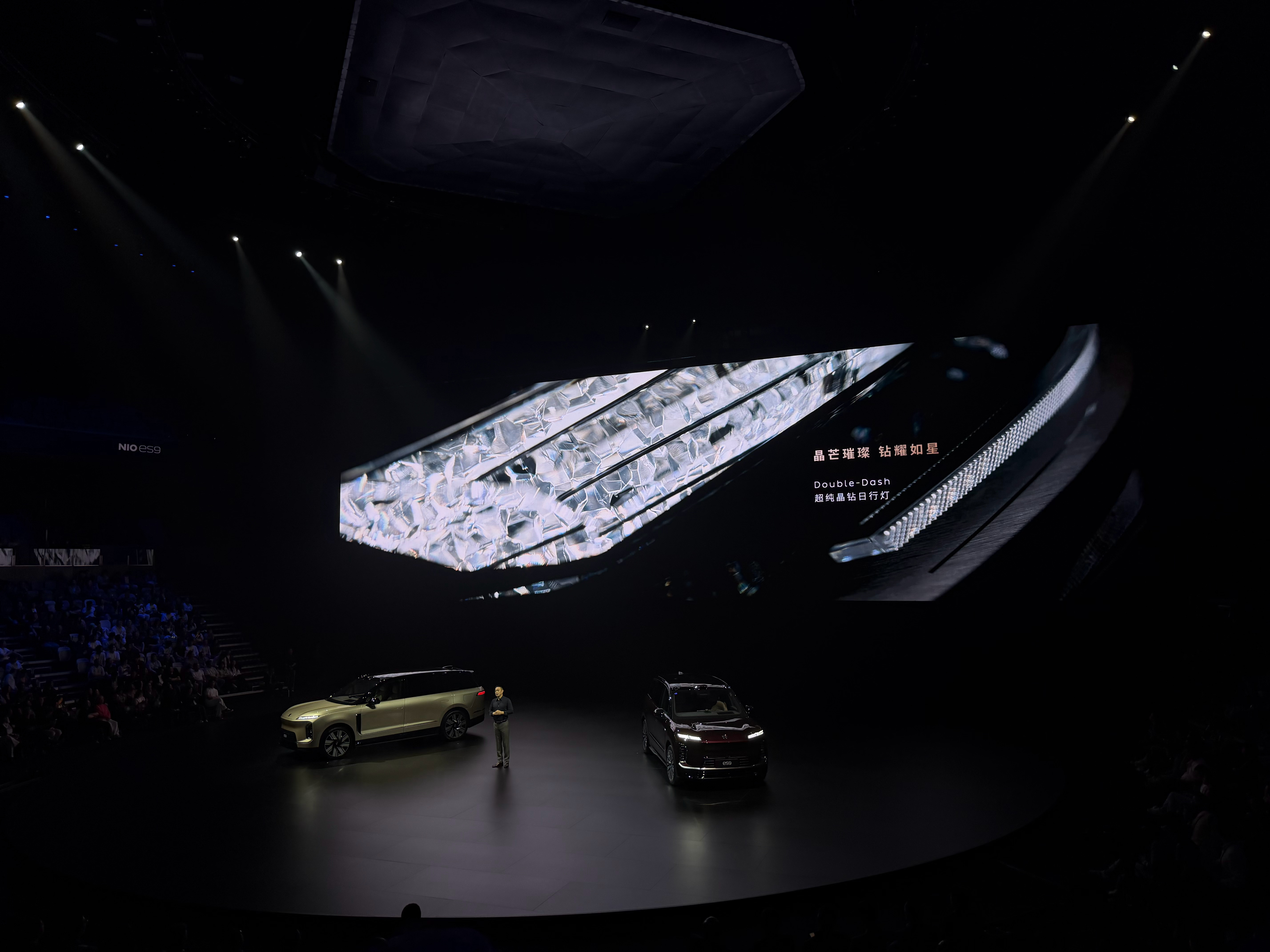 蔚来ES9今日首发，把东方审美刻进旗舰DNA从对称座舱、苏绣内饰、光帆线条到车载