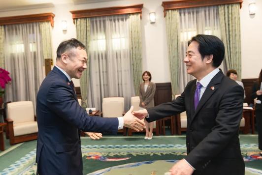 日本前法务大臣、众议员铃木馨佑以及参议员泷波宏文率团窜台，今日获得赖清德的接见。