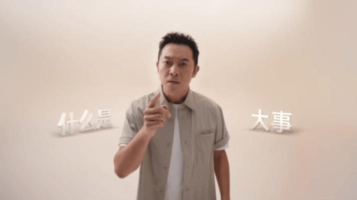 沙溢真实家庭地位 沙溢谈家庭地位简直是行走的笑点制造机！前脚强调 “平等”，后脚