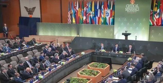 美国玩真的，拉 54 国抱团压价，真当中国稀土定价权能随便抢？

来源:环球速览