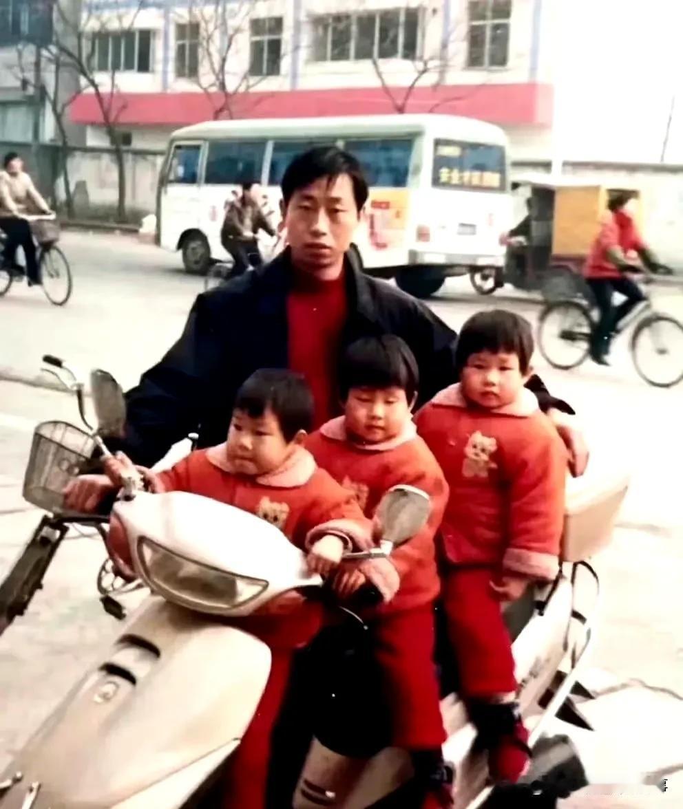 20多年前你们是爱搭不理，一脸藐视鄙夷。
20多年后你们是高攀不起，一脸谄媚阿谀