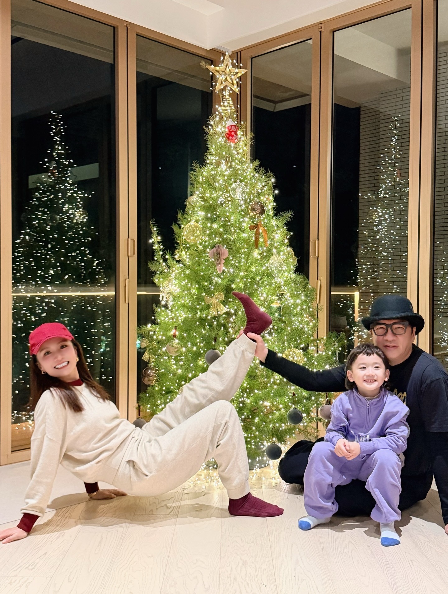 在胡定欣家聚会过圣诞 