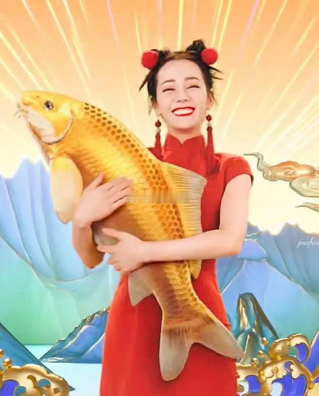 迪丽热巴的牙是不是有点问题？笑起来颜值下降 