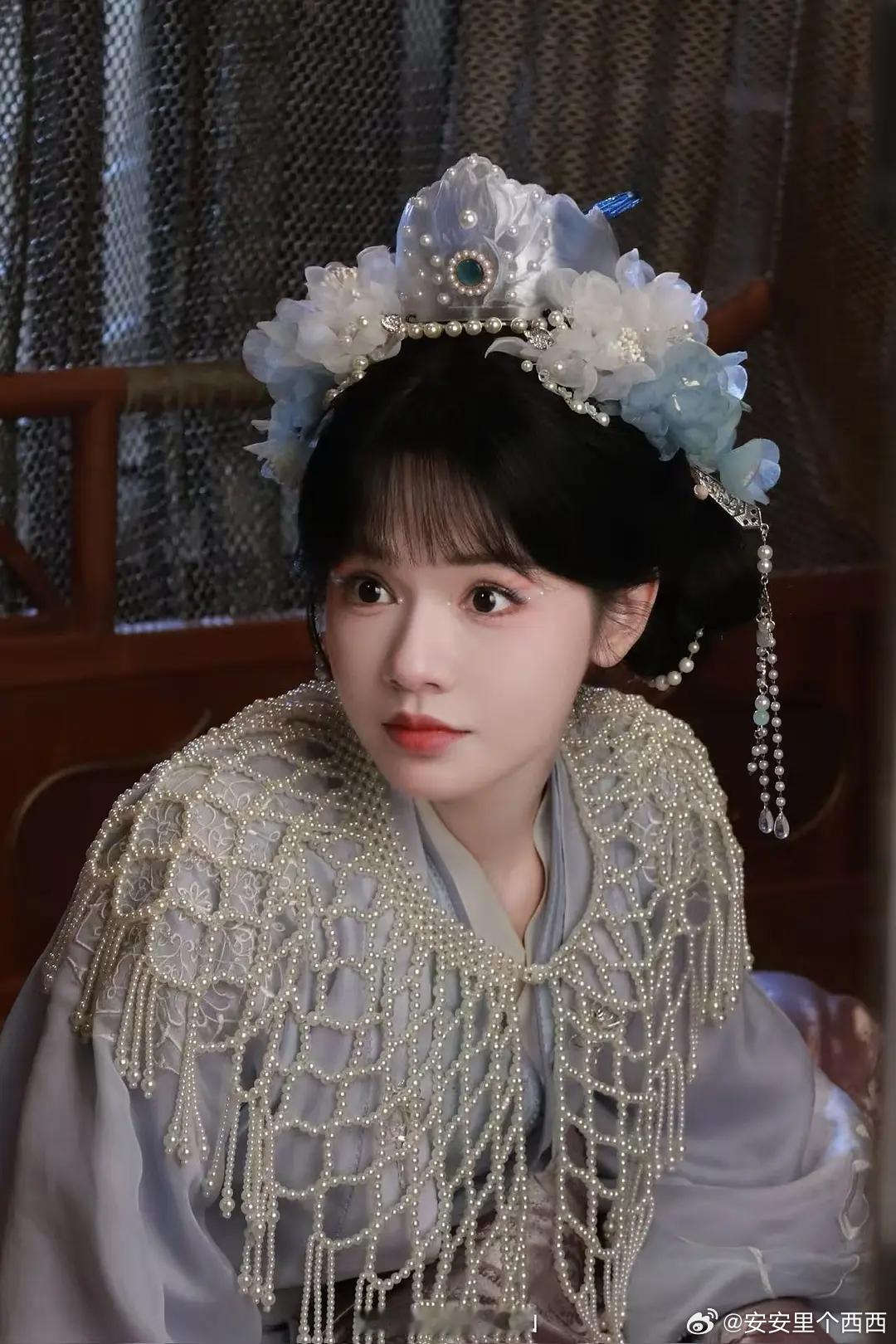 我有个牙坏到不能补，只能做烤瓷牙了约了明天下午 1 点听说得打麻药，还得捣鼓一两