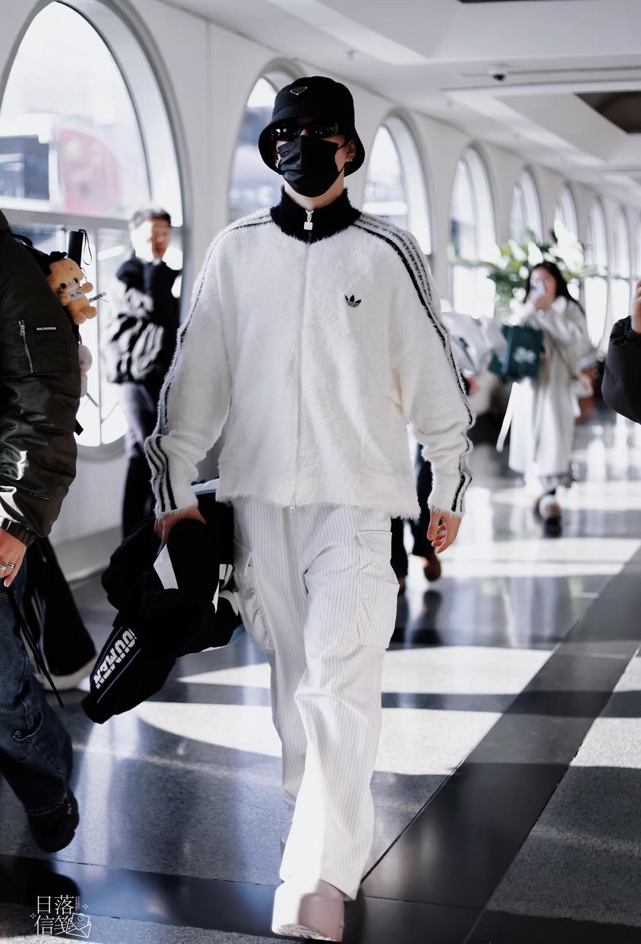 今日机场穿搭
机场穿搭 鹭卓 十个勤天 种地吧鹭卓
坐飞机这么穿
@种地吧鹭卓