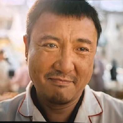 整个娱乐圈里，
我最想不通的人就是沈腾了，
他情商这么高，有老婆有孩子，综艺感十
