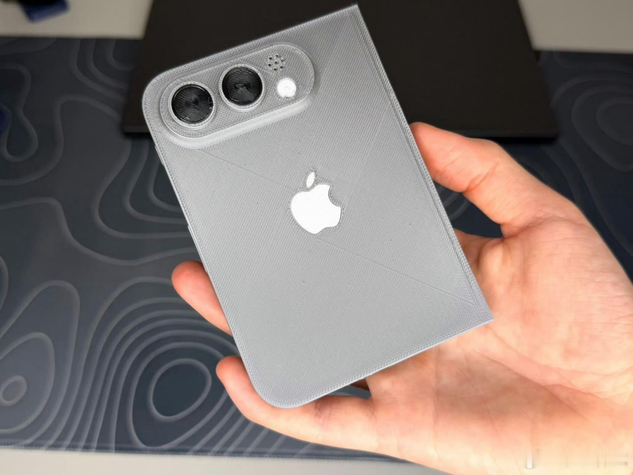 折叠屏iPhone外观实锤都这个时间点了，iPhone Fold的外观应该也八九