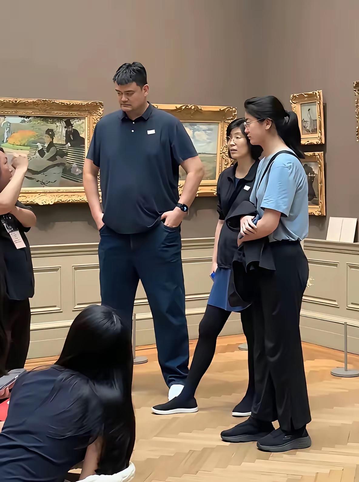 姚明女儿身高好高，已经超过了妈妈