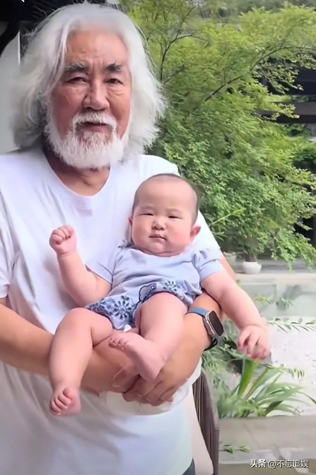 原来，这才是张纪中余生最大的快乐啊！

74岁的张纪中以前最大的乐趣是拍戏，现在