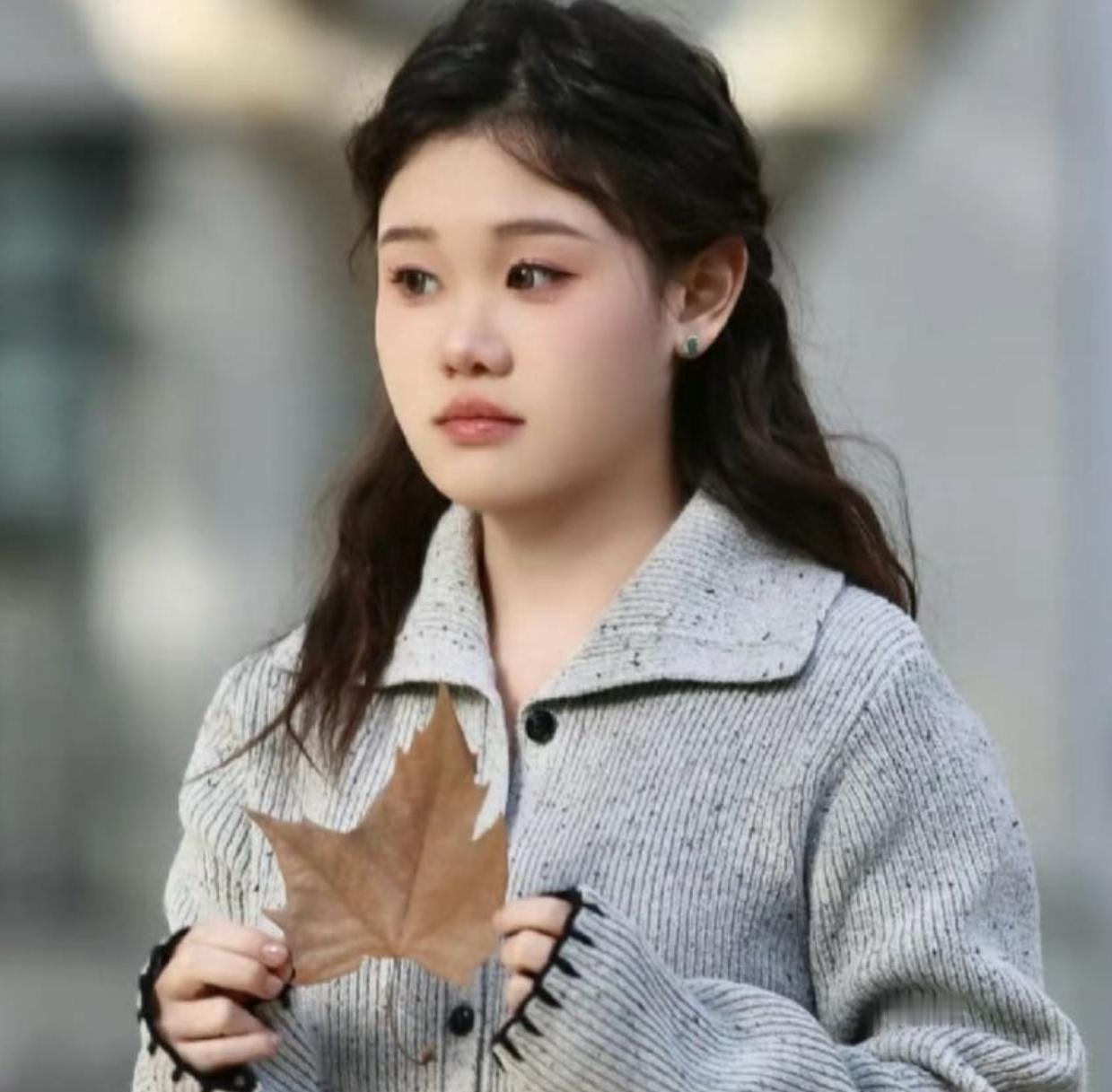 张家齐这件事，

看得人心里堵得慌

最近看综艺，张家齐聊起自己奖金的那段话，看