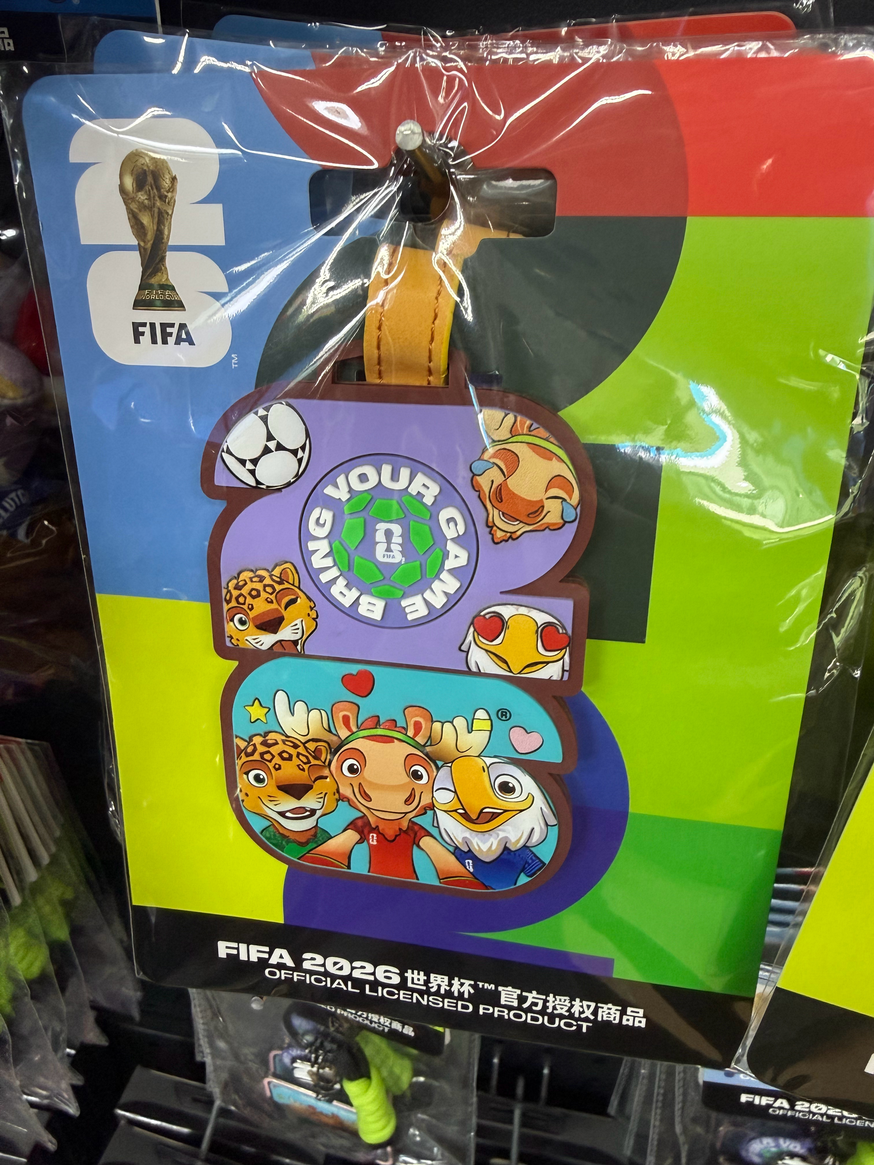 世界杯国内的纪念品线，大家觉得设计感如何？老外也疑惑中国为什么不参加世界杯