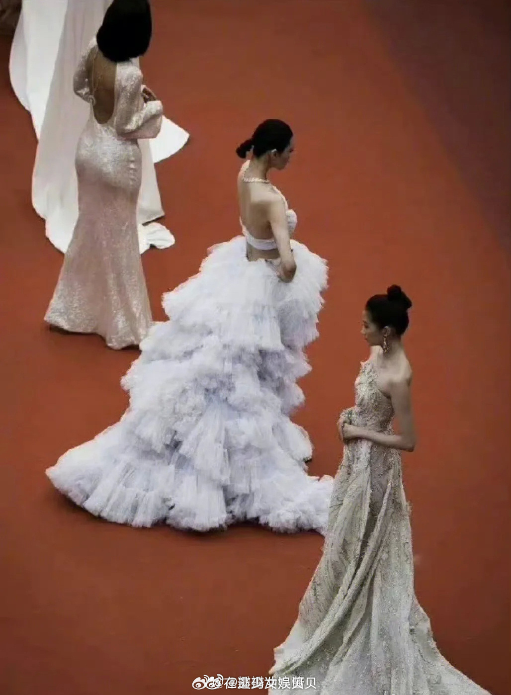 关晓彤是真正的同框杀手吧 