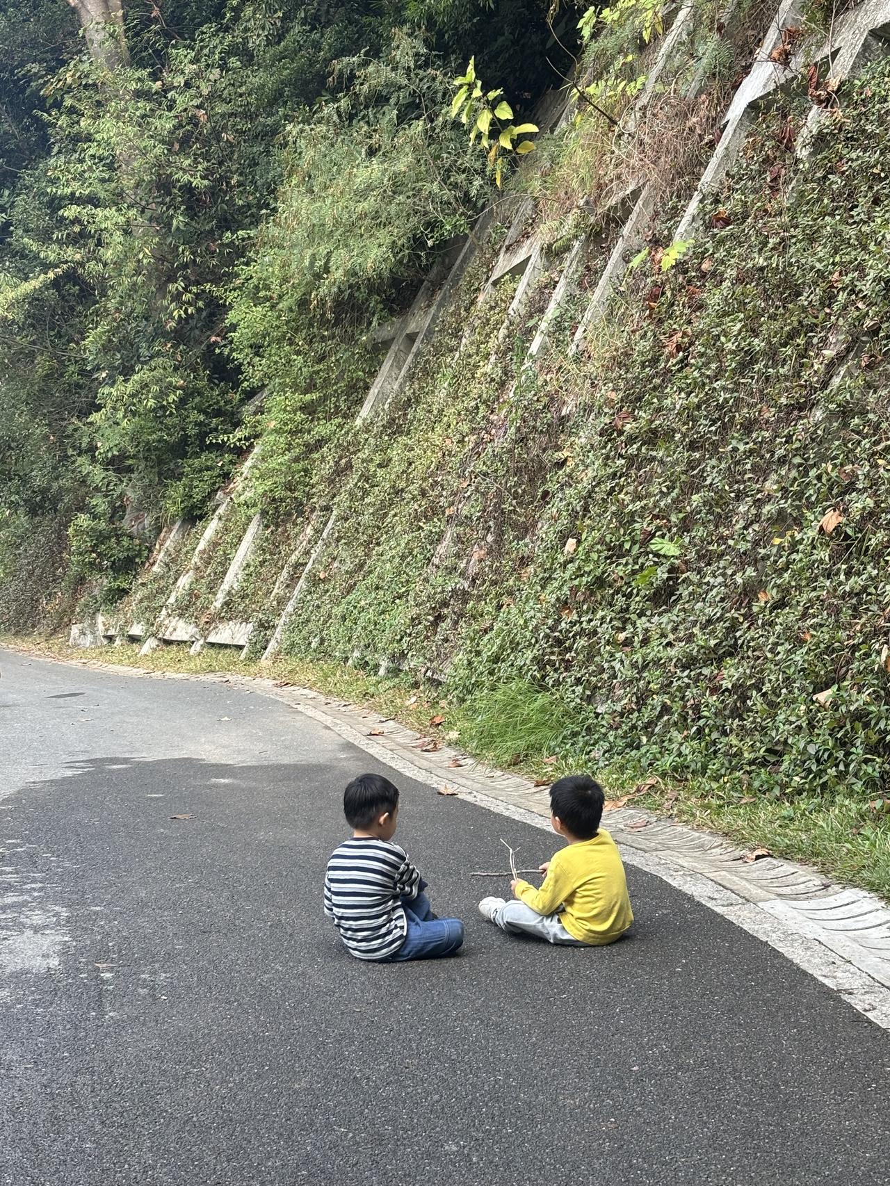 泪目了！
这是一个母亲对孩子说的话：
我怕了你一辈子！

怀你的时候，怕你发育不